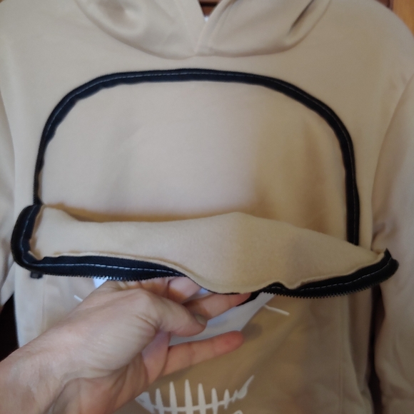 Sweatshirt that holds your cat 🐱 - Picture 4 of 9